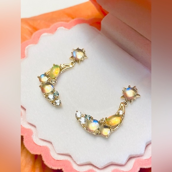 💥Elegant Moon and Star Earrings. 14 K Real Gold 💥 - Picture 4 of 5